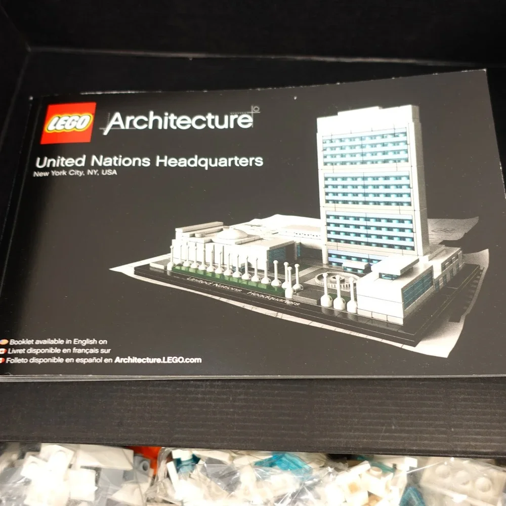 LEGO Architecture United Nations Headquarters 21018 Landmark Series Complete Set